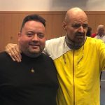 Nirgends fühlt sich Sifu Jan-Holger Nahler so sicher, wie mit persönlichem Bodyguard (Großmeister Kernspecht) auf dem Internationalen WingTsun-Intensivseminar 2019 in Großwallstadt ;-)