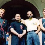 Sifu JHN mit den Trainingskollegen Sifu Guido Wedekind und Sifu Thommy Böhlig beim (damals noch hochexklusiven) Privatunterricht bei ihrem SiFu Keith Kernspecht auf Schloss Langenzell