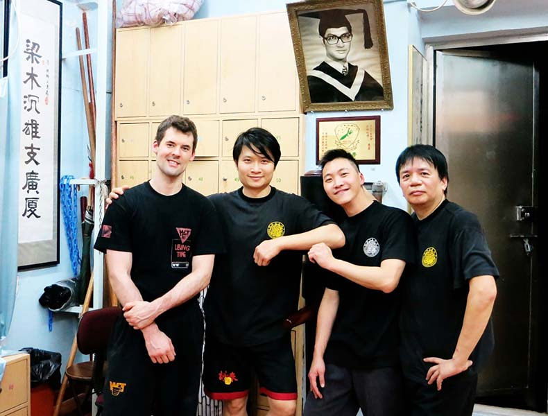 Sifu André als 2. HG im Jahr 2015 in der IWTA-Mutterschule in der Nathan Road, Hong Kong Sifu André als 2. HG im Jahr 2015 in der IWTA-Mutterschule in der Nathan Road, Hong Kong