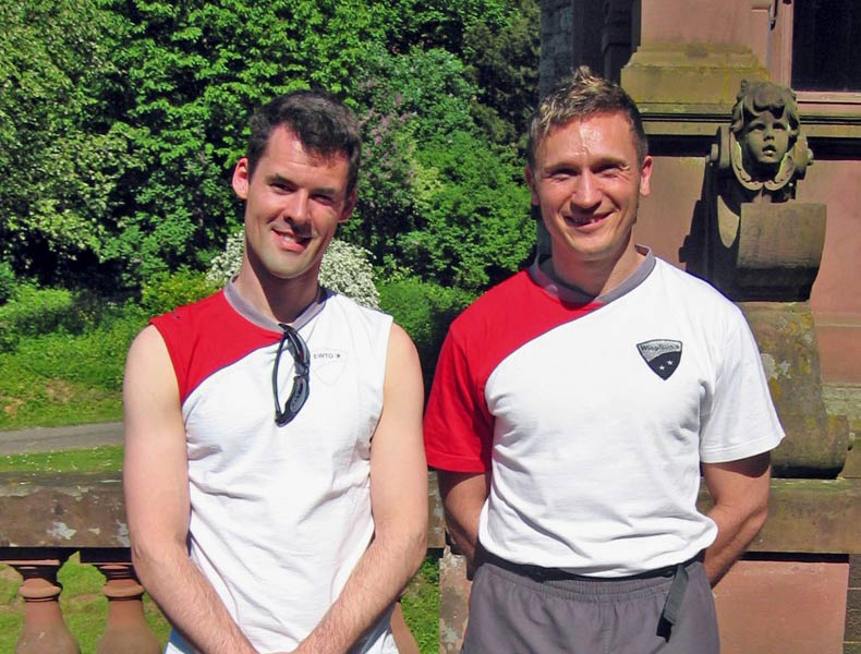 Sifu André mit Trainingspartner und Freund Sifu Thorsten Heiligensetzer 2008 auf der Terasse von Schloss Langenzell Sifu André mit Trainingspartner und Freund Sifu Thorsten Heiligensetzer 2008 auf der Terasse von Schloss Langenzell