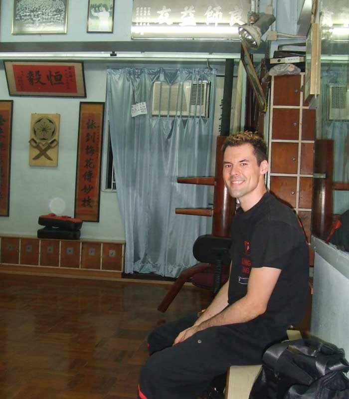 Sifu André als 1. TG im Jahr 2009 in der IWTA-Mutterschule in der Nathan Road, Hong Kong Sifu André als 1. TG im Jahr 2009 in der IWTA-Mutterschule in der Nathan Road, Hong Kong